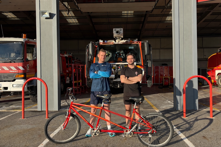 Deux sapeurs-pompiers en tandem pour un défi solidaire au profit des enfants malades